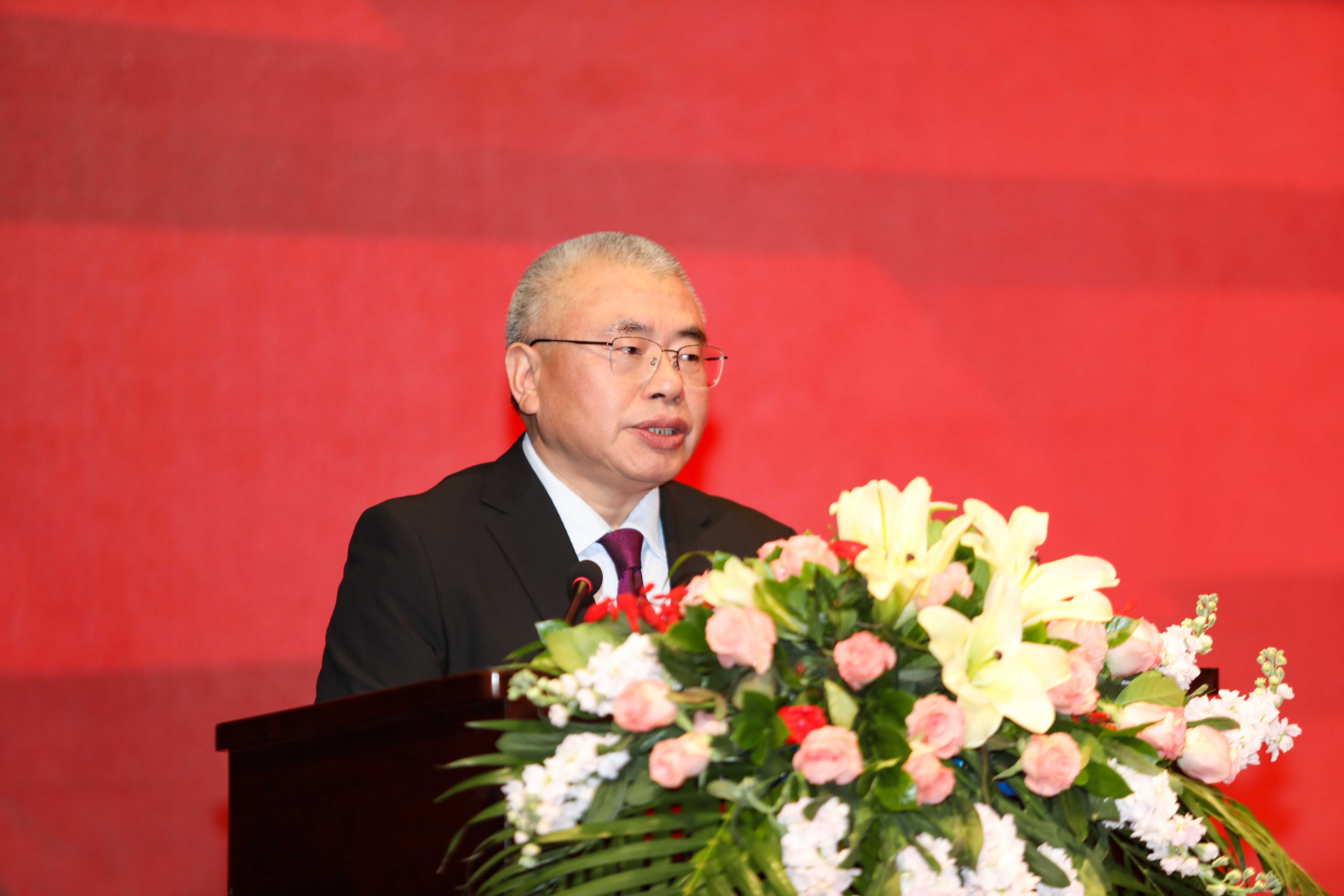 1.集團(tuán)公司黨委書記、董事長、總經(jīng)理?xiàng)畎矅鞔髸?huì)致辭.JPG